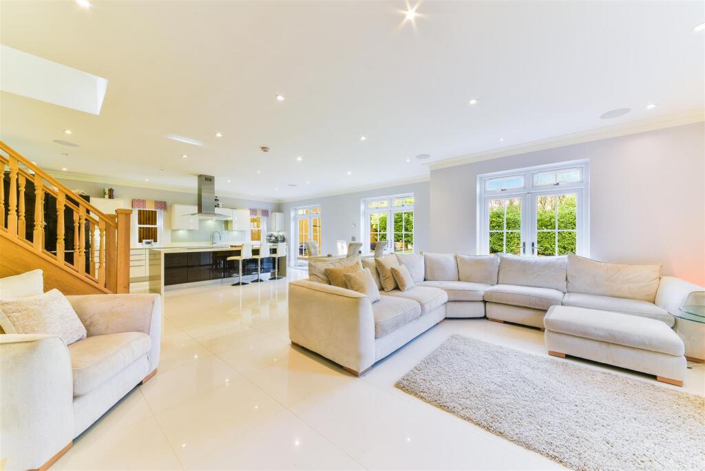 Additional property image - High Oaks Close, Coulsdon
