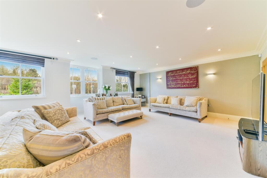 Additional property image - High Oaks Close, Coulsdon
