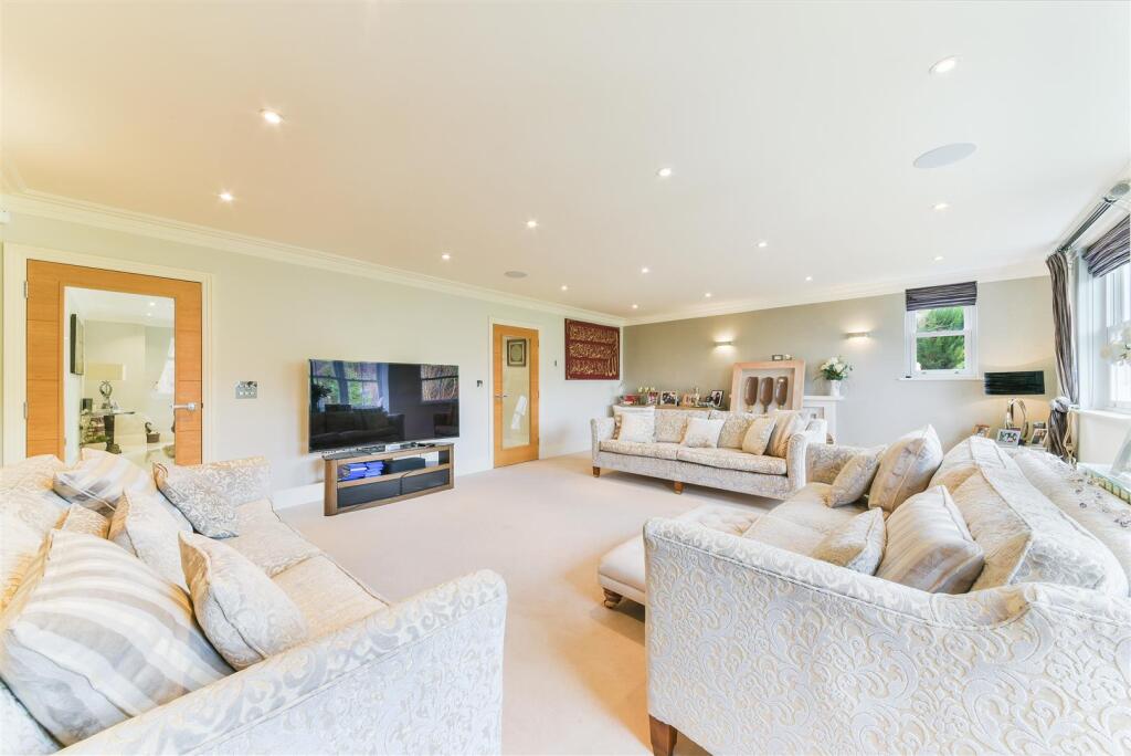 Additional property image - High Oaks Close, Coulsdon