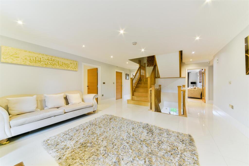 Additional property image - High Oaks Close, Coulsdon