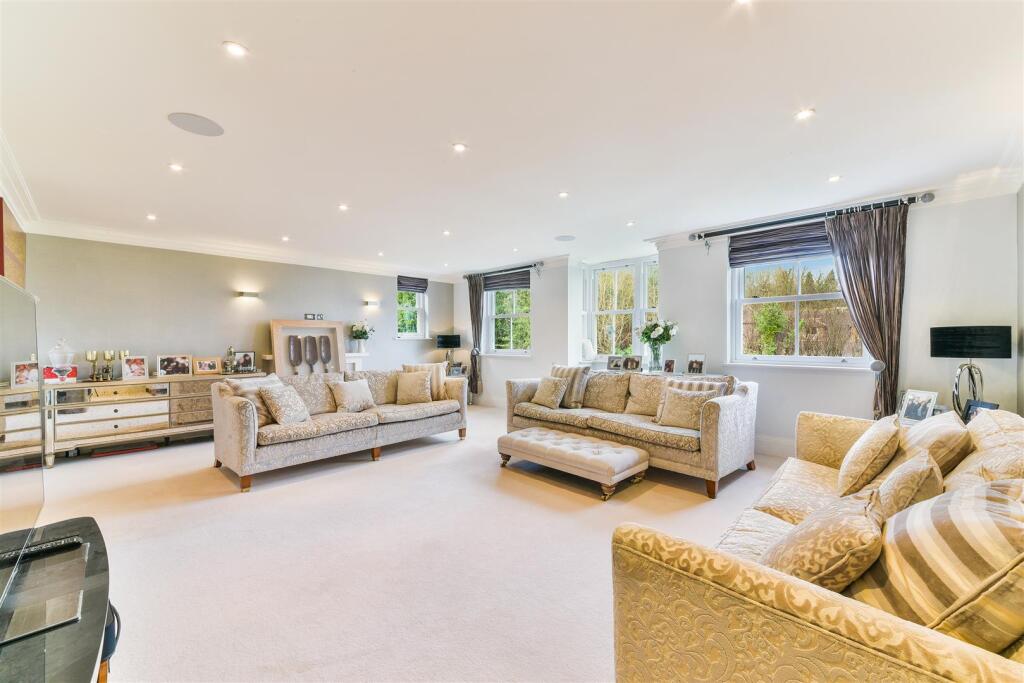 Additional property image - High Oaks Close, Coulsdon