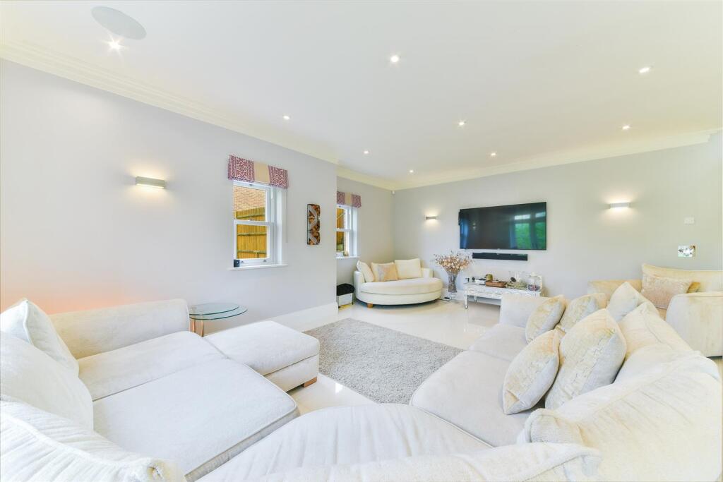 Additional property image - High Oaks Close, Coulsdon