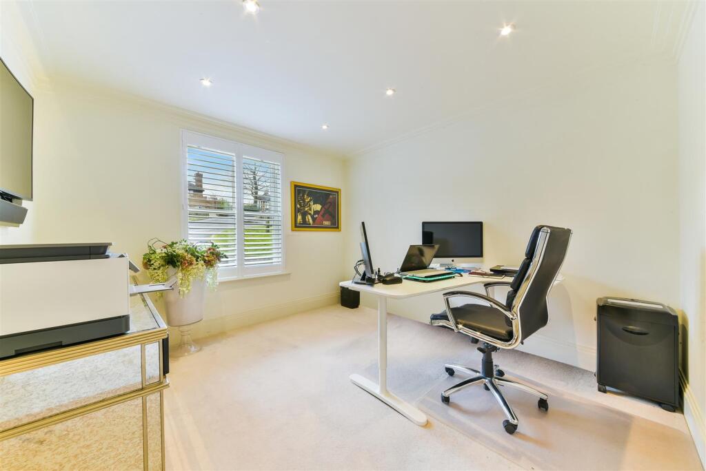 Additional property image - High Oaks Close, Coulsdon