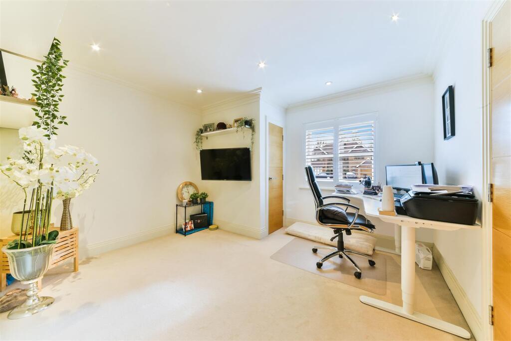 Additional property image - High Oaks Close, Coulsdon