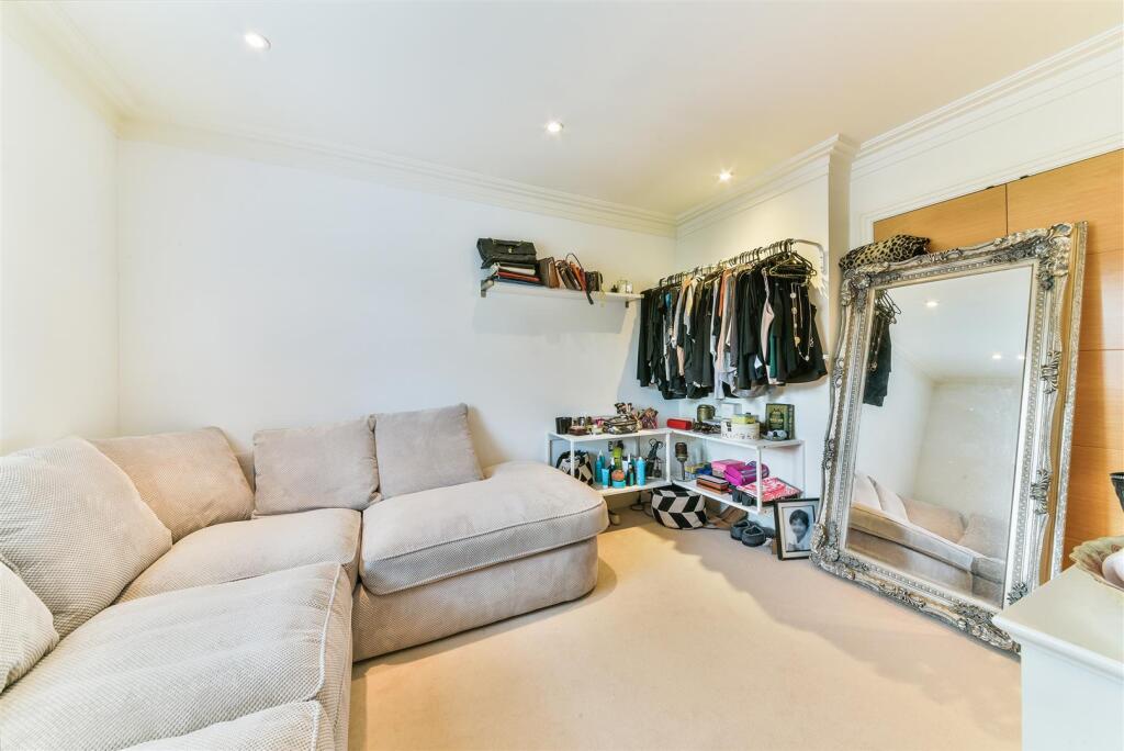 Additional property image - High Oaks Close, Coulsdon
