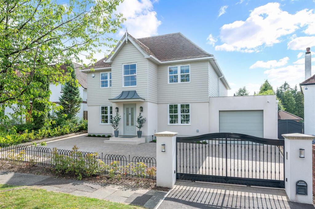 Main image of property: Green Curve, Banstead