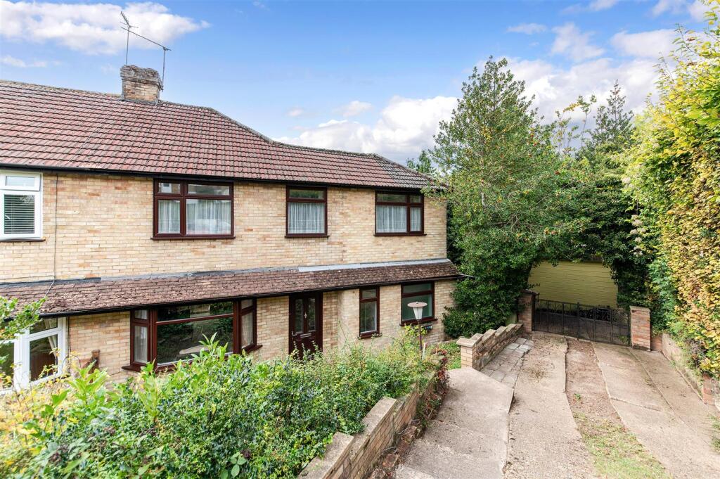 Main image of property: The Readens, Banstead