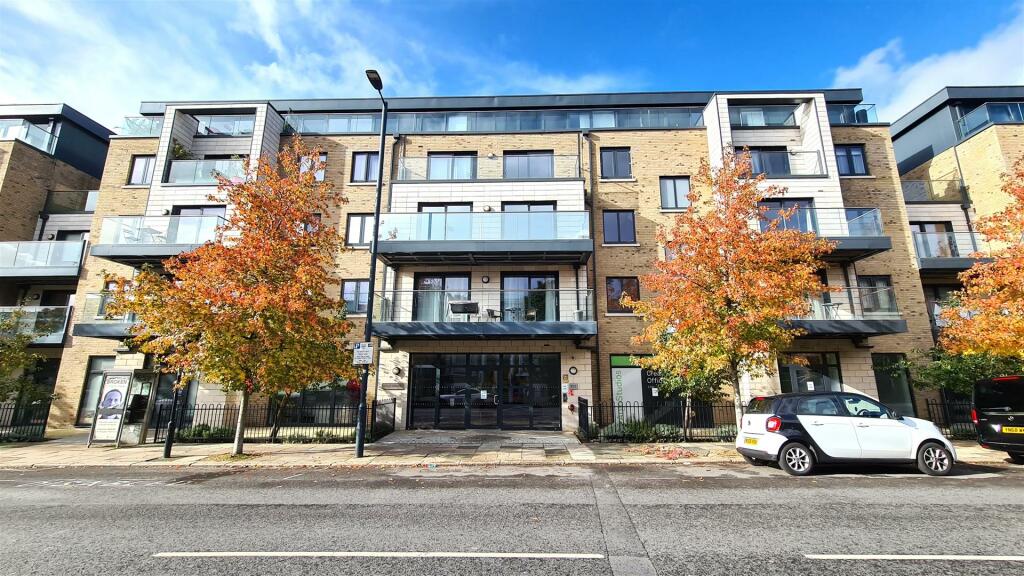 2 bedroom flat for sale in Kilburn Park Road, Maida Vale, NW6
