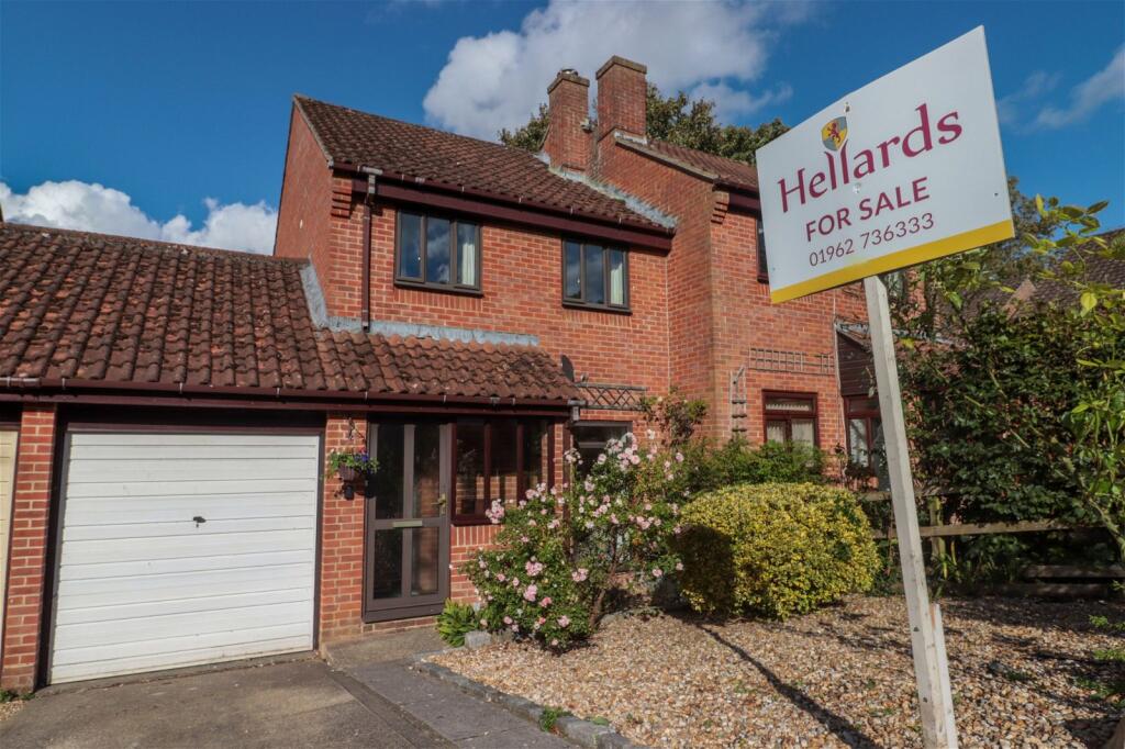 3 bedroom semidetached house for sale in Beech Road, Alresford, SO24
