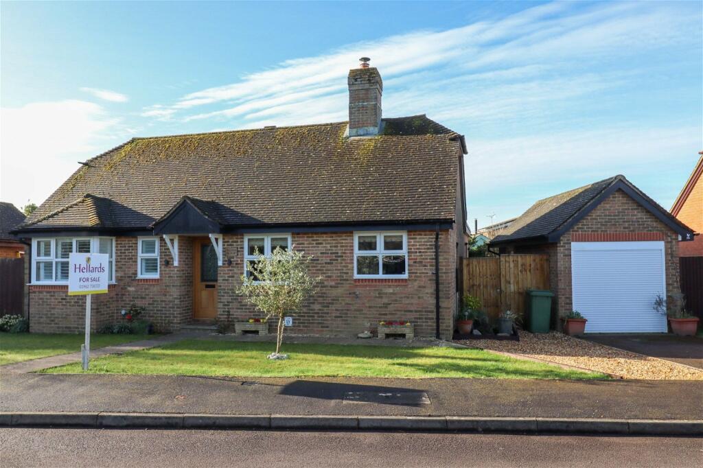 3 bedroom detached bungalow for sale in Oak Hill, Alresford, SO24