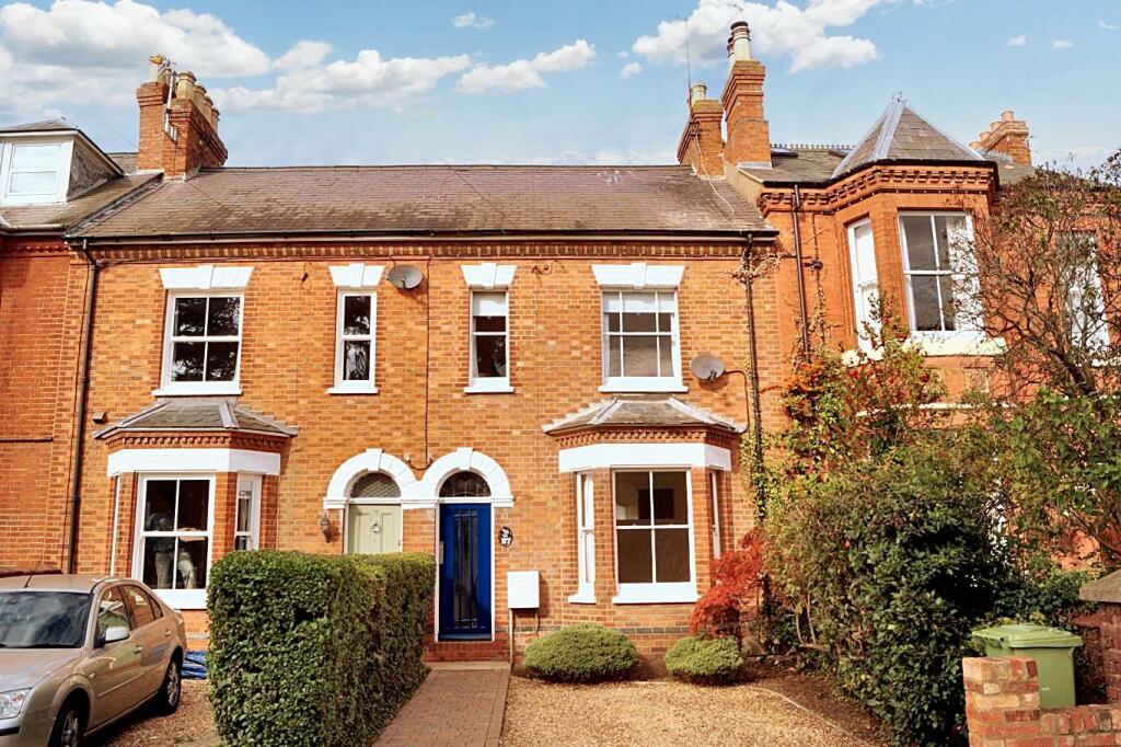 3 bedroom terraced house for rent in Wolverton Road, Stony Stratford