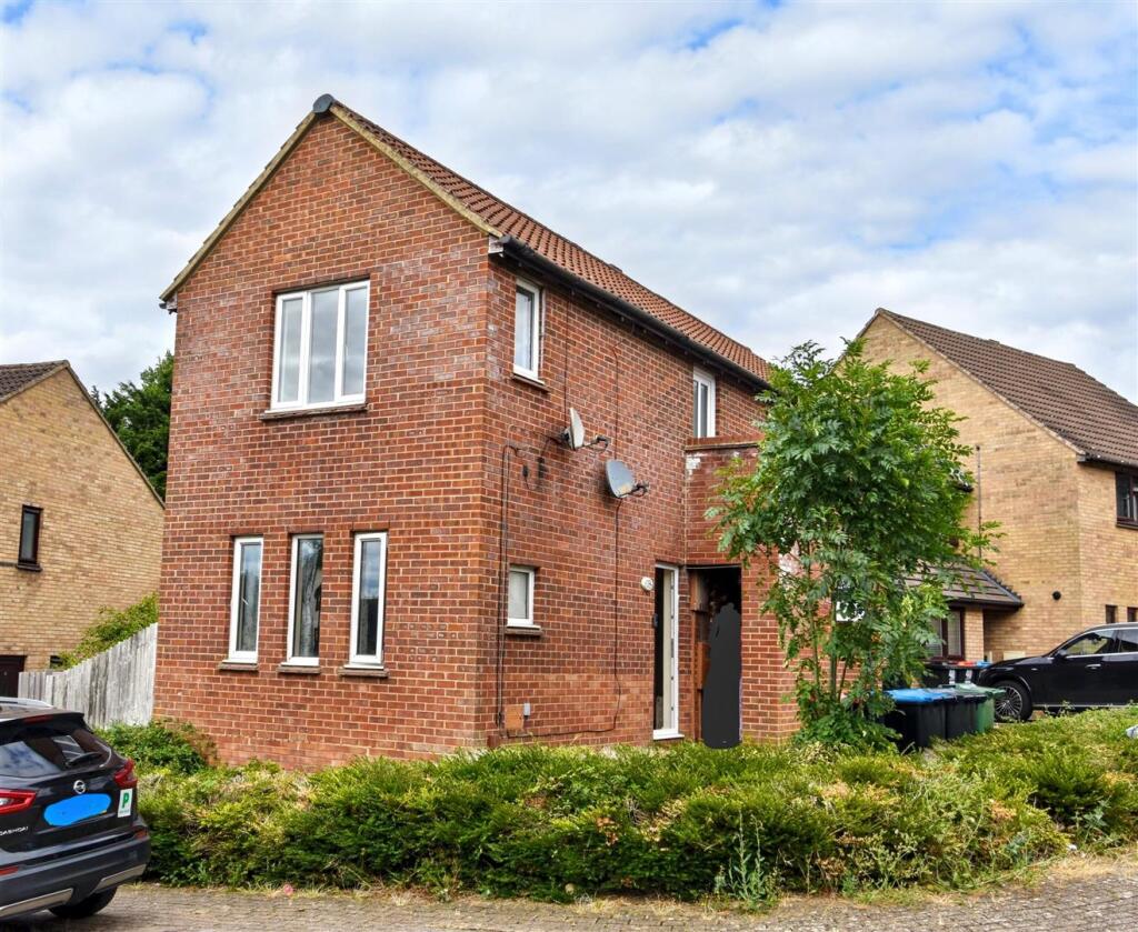 Main image of property: Robertson Close, Shenley Church End, Milton Keynes, MK5 6EB