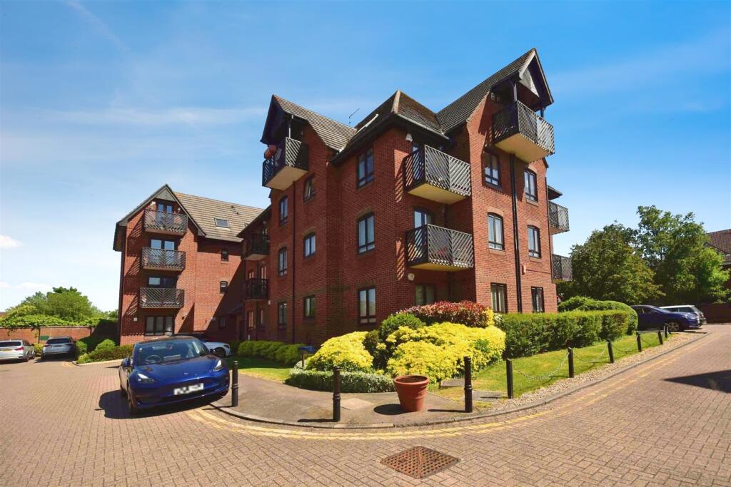Main image of property: Boleyn Court, Epping New Road, Buckhurst Hill