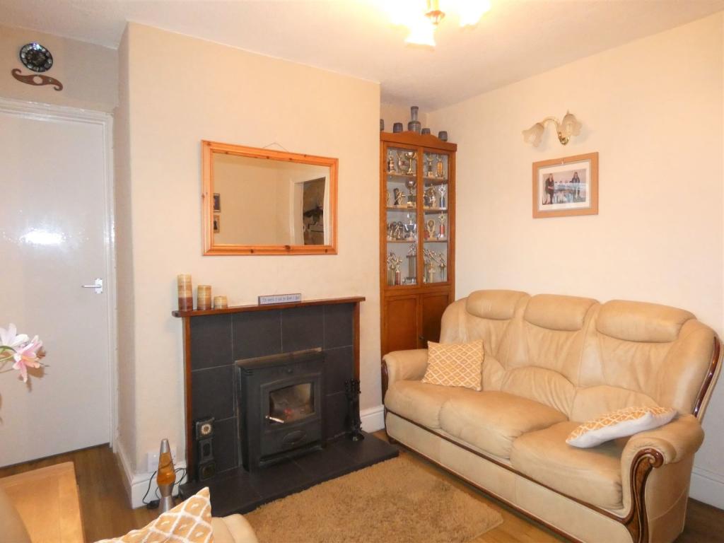 4 bedroom detached house for sale in Gwelafon, Dinas Mawddwy, SY20 9LL