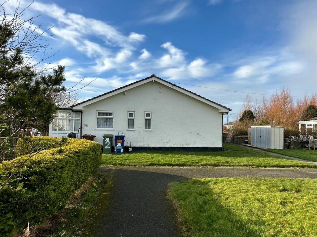 2 bedroom bungalow for sale in 36 Glan Y Mor, Fairbourne LL38 2BX, LL38
