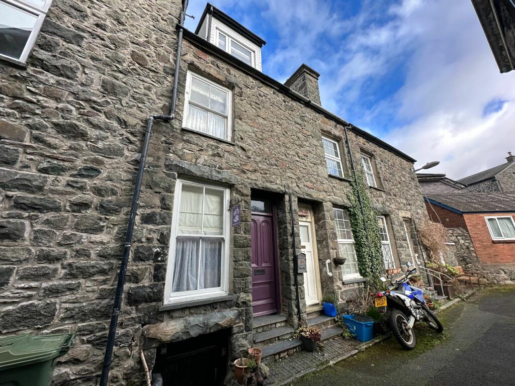 2 bedroom terraced house for sale in 3 Bryn Meurig Buildings, Lombard Street, Dolgellau, LL40