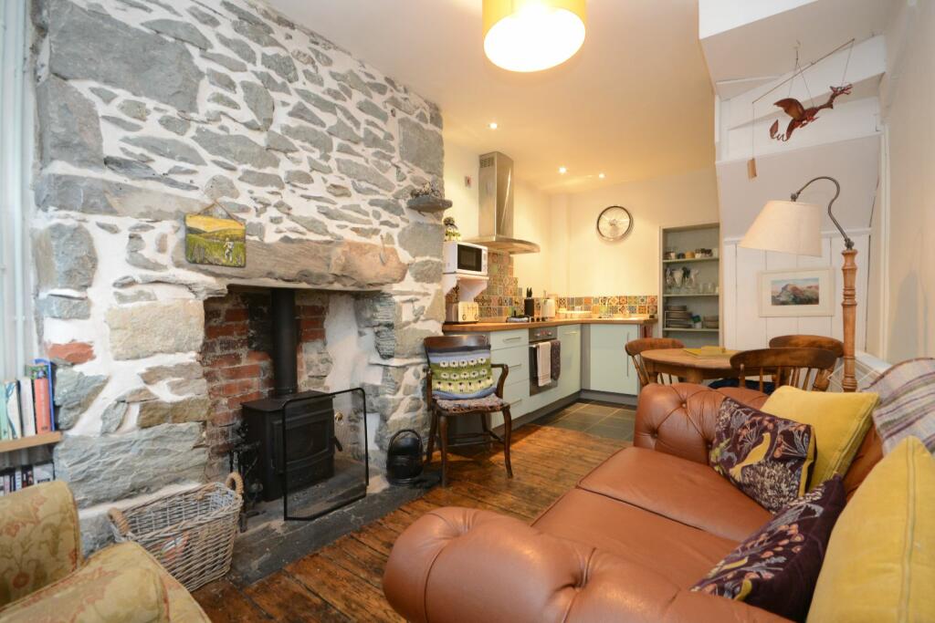 2 bedroom terraced house for sale in 3 Bryn Meurig Buildings, Lombard