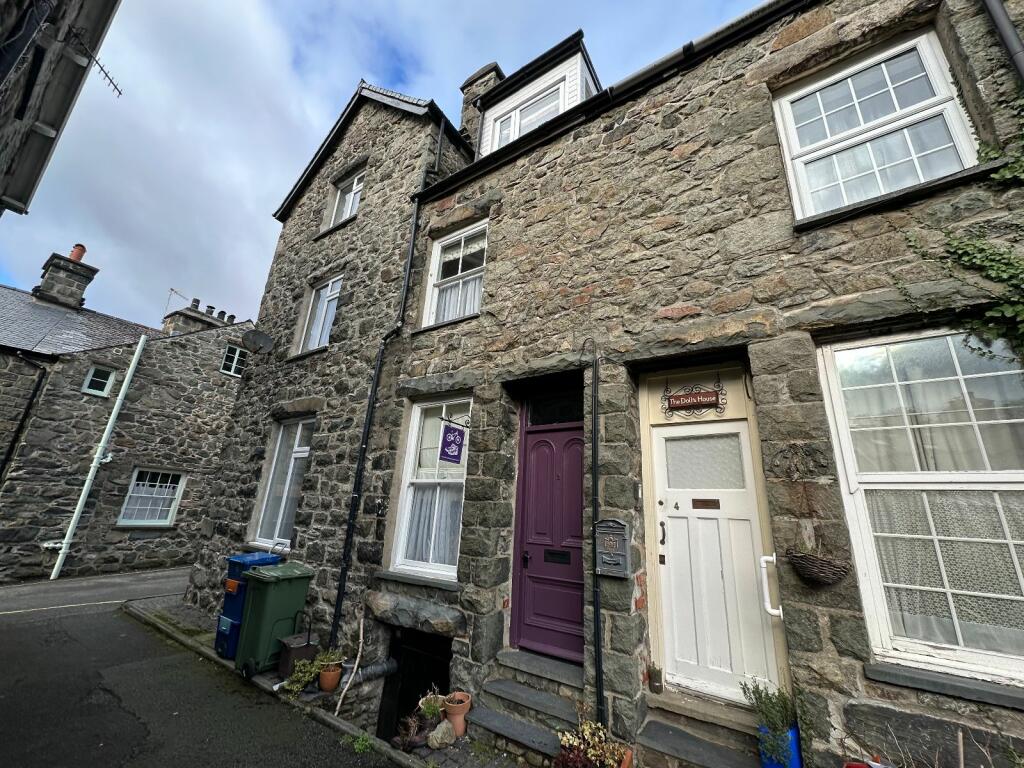 2 bedroom terraced house for sale in 3 Bryn Meurig Buildings, Lombard