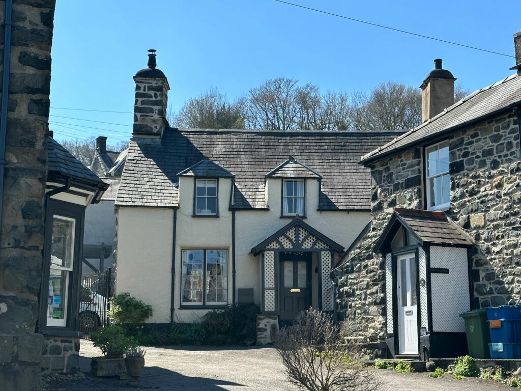 3 bedroom cottage for sale in Isfryn House, Cader Road, Dolgellau LL40 1RH, LL40
