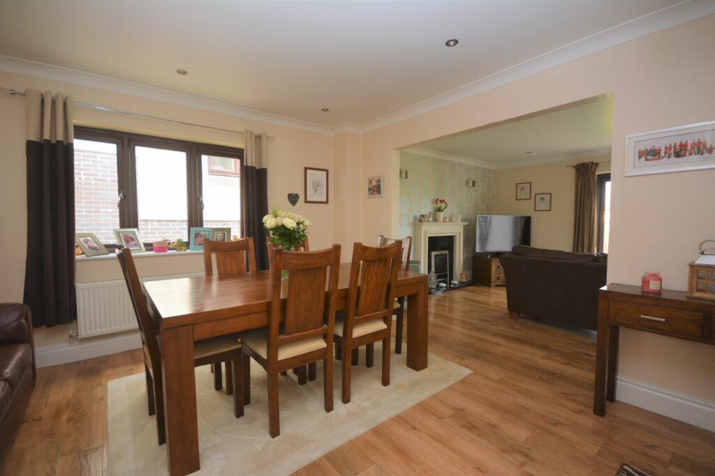 4 bedroom detached house for sale in 34 Uwch Y Maes, Dolgellau LL40 1GA, LL40