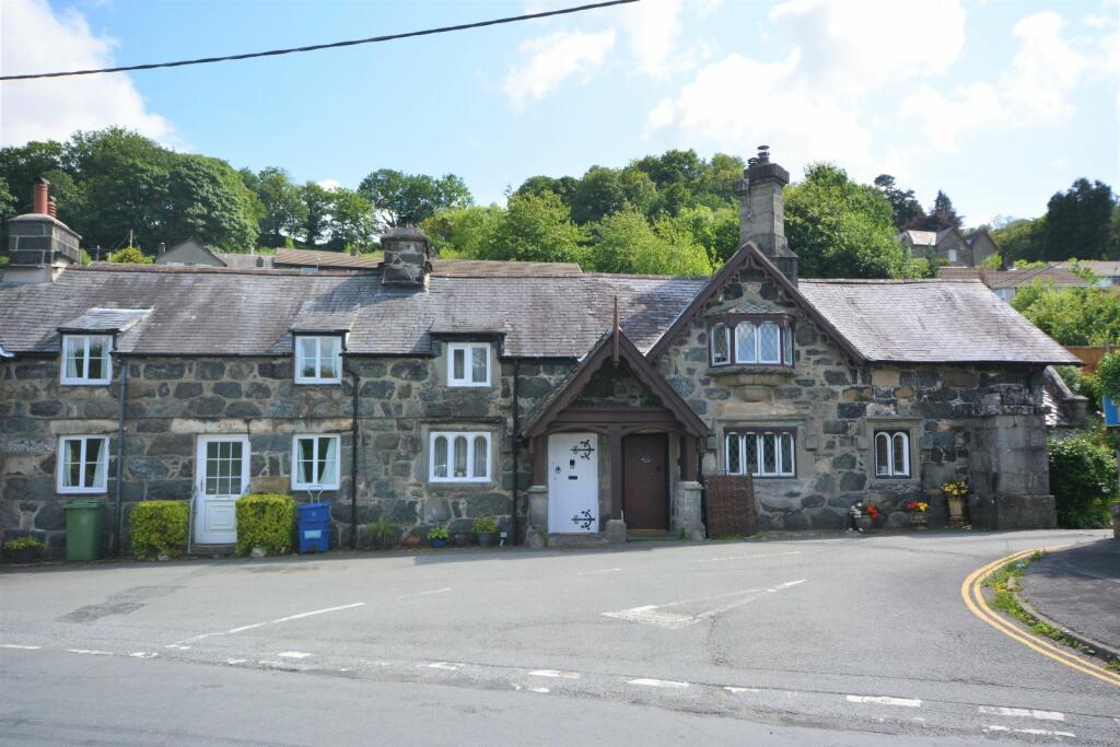 2 bedroom terraced house for sale in 3 Maes Caled, Dolgellau LL40 1UF, LL40