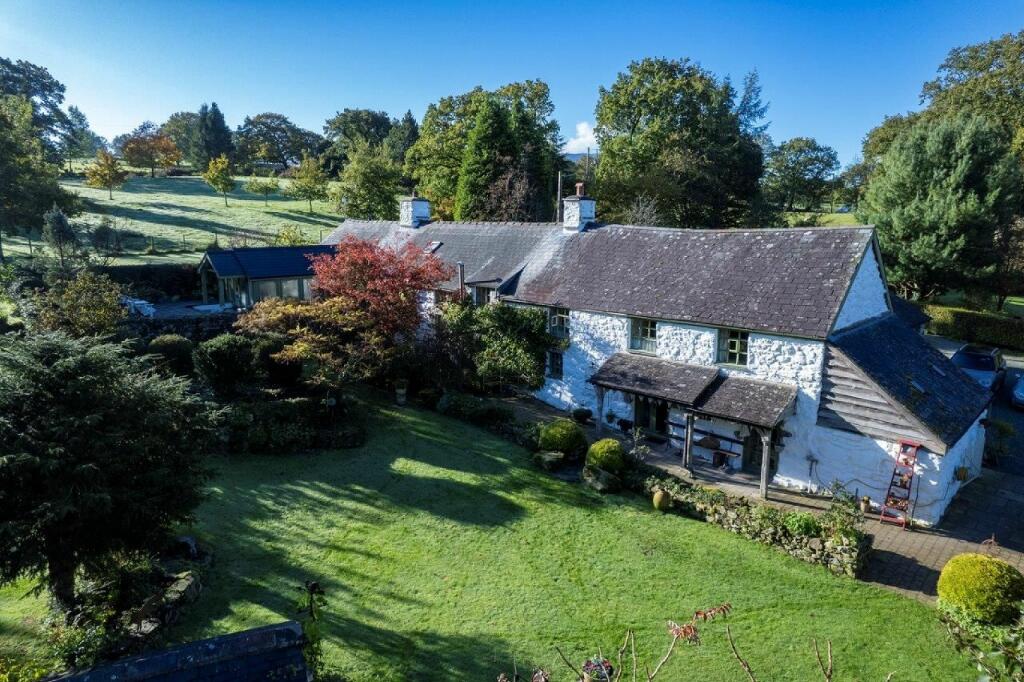 4 bedroom detached house for sale in Tir Mab Cynan, Brithdir, Dolgellau