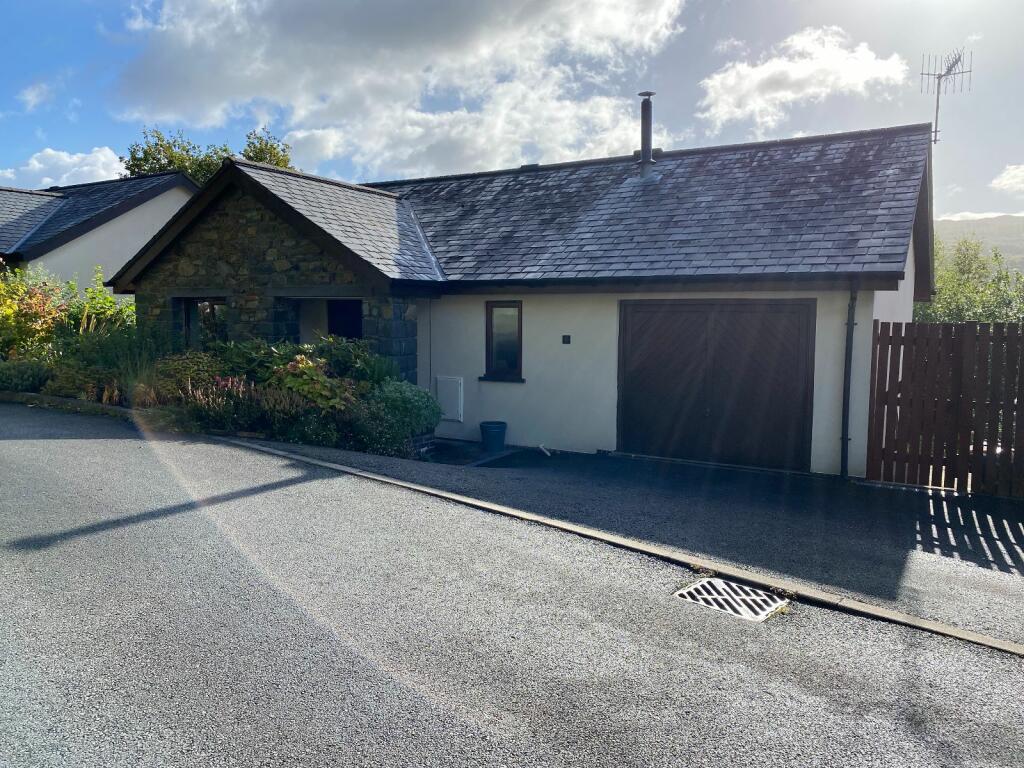 3 bedroom detached house for sale in 6 Coed Y Bryn, Dolgellau LL40 2AX, LL40