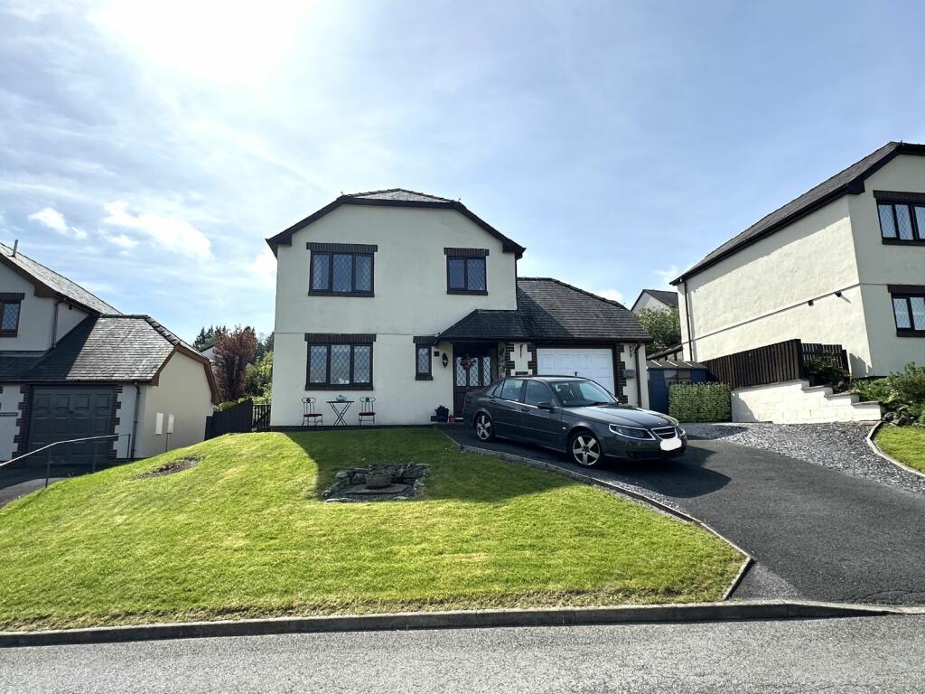 3 bedroom detached house for sale in 10 Uwch Y Maes, Dolgellau LL40 1GA, LL40