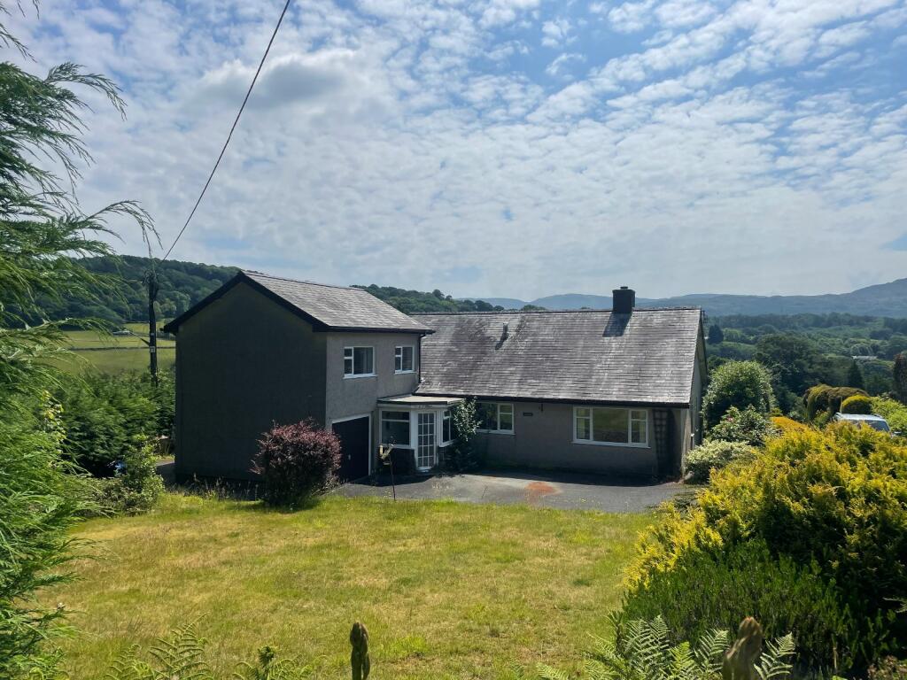 3 bedroom bungalow for sale in Coedlan, Llanelltyd, Dolgellau LL40 2SU, LL40