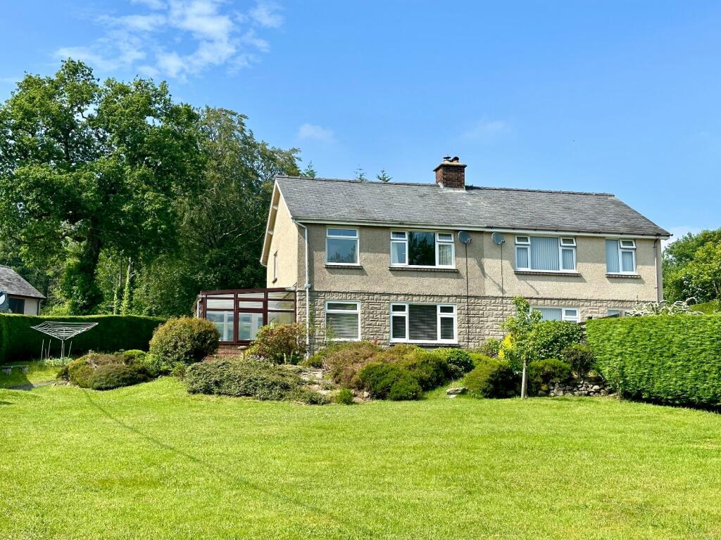 3 bedroom semidetached house for sale in Cornel Y Coed, Pencefn Road