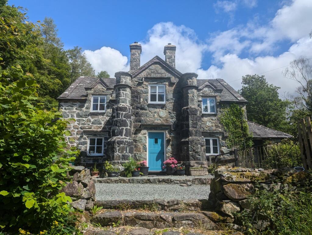 Main image of property: 1 Brynteg, Dolgellau, LL40 2DE