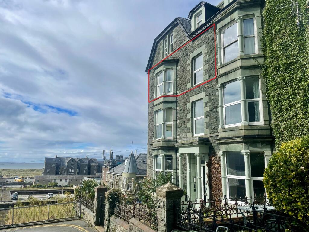 Main image of property: Flat 4, St. Davids Court, St. Johns Hill, Barmouth, LL42 1AF