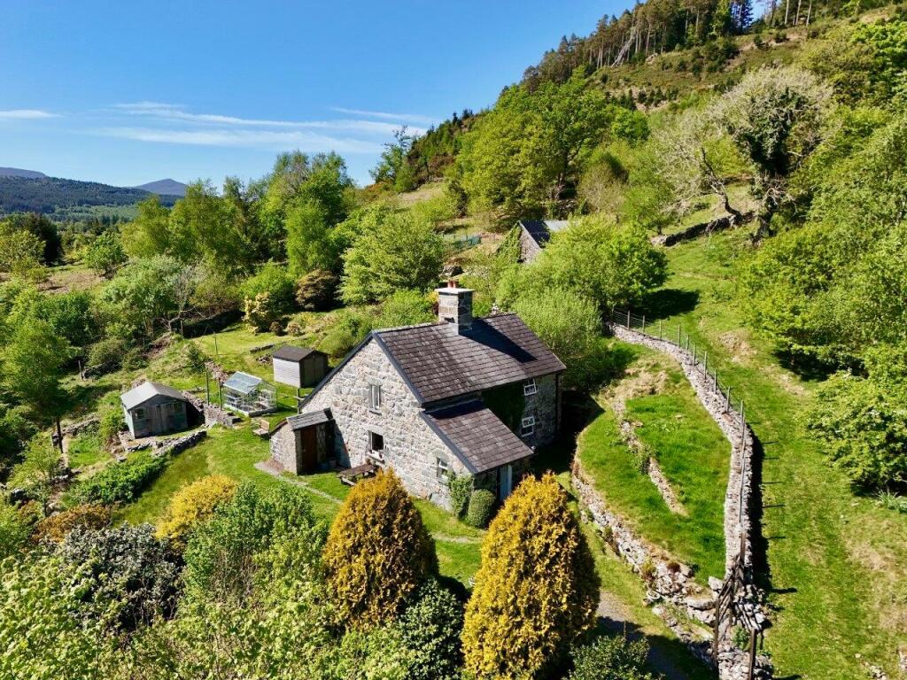 Main image of property: Bwlchrhoswen Isaf, Llanfachreth, Dolgellau LL40 2LH