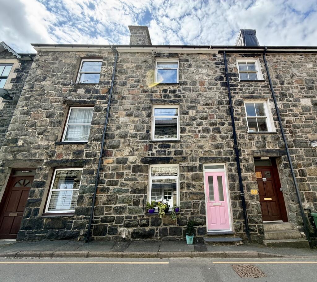 Main image of property: 1 Springfield Street, Dolgellau LL40 1LY