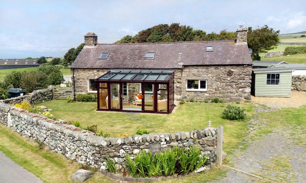 Main image of property: Fach Gron, Dyffryn Ardudwy LL44 2DD