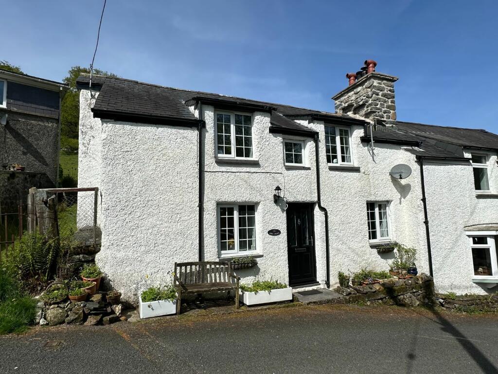 2 bedroom cottage for sale in Gwelarran, South Street, Dolgellau, LL40 1NP, LL40