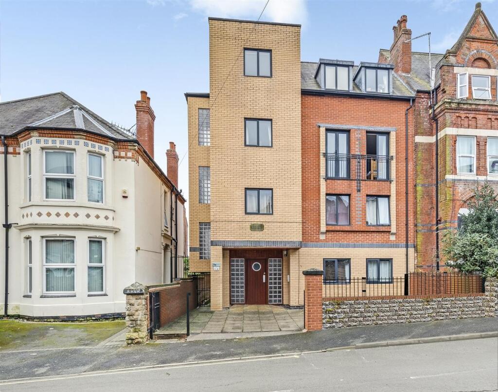 Main image of property: 4 Bedroom Property £145pppw, Arthur Street, Nottingham, NG7 4DW