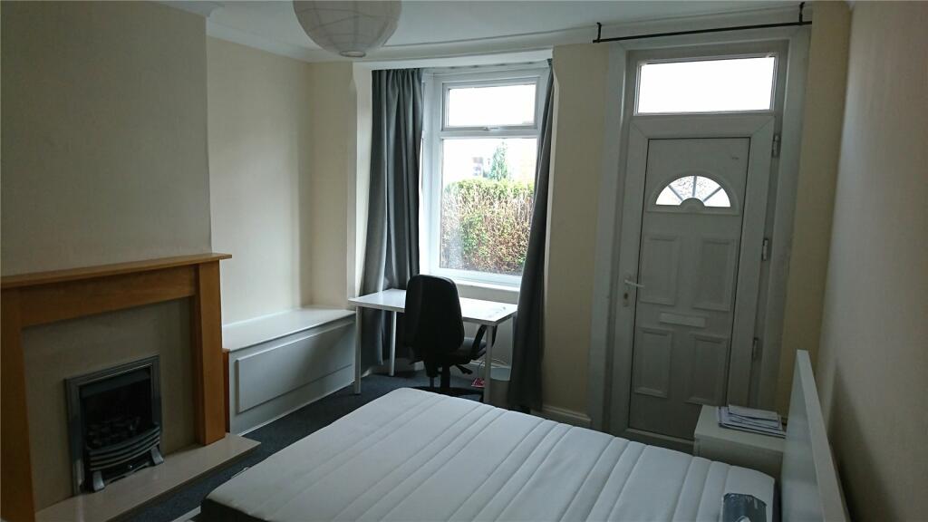 3 bedroom terraced house for rent in Clinton Street (Student), Beeston, Nottingham, Nottinghamshire, NG9