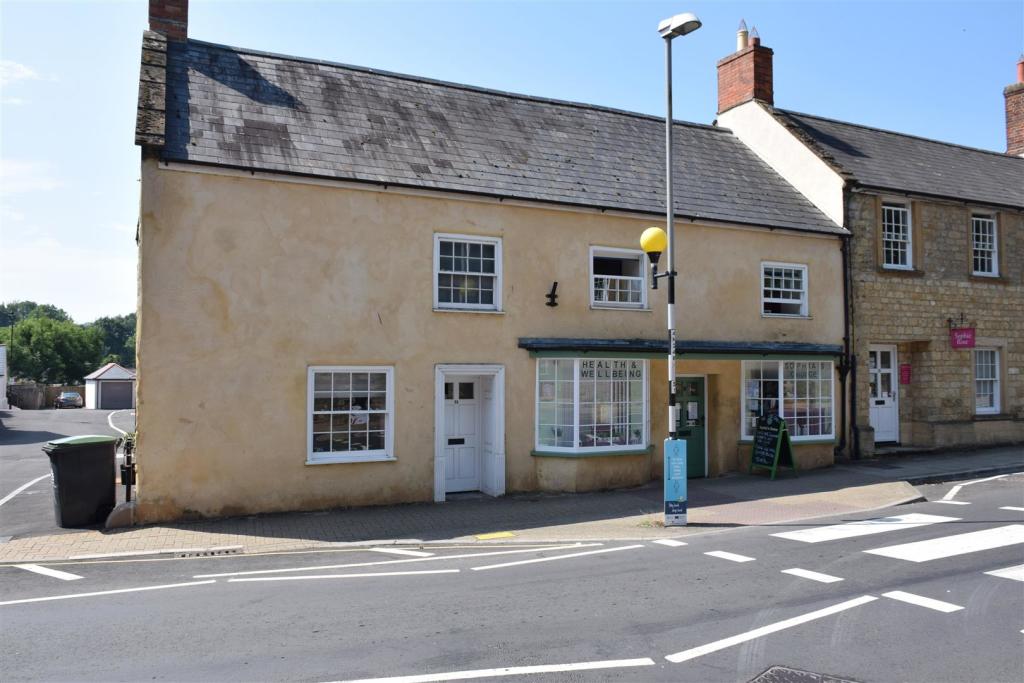 1 bedroom terraced house for sale in Hogshill Street, Beaminster, DT8