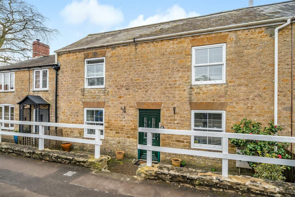 2 bedroom cottage for sale in Clay Lane, Beaminster, DT8
