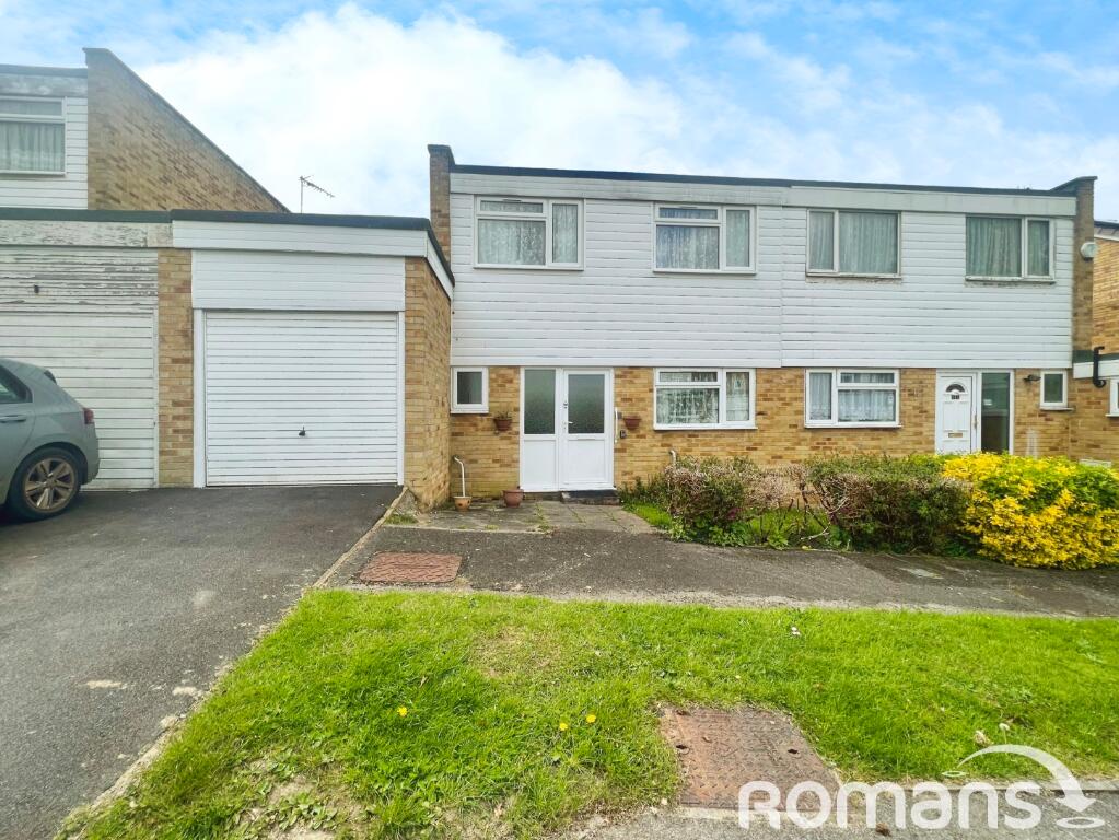3 bedroom terraced house for sale in Trent Way, Basingstoke, Hampshire, RG21
