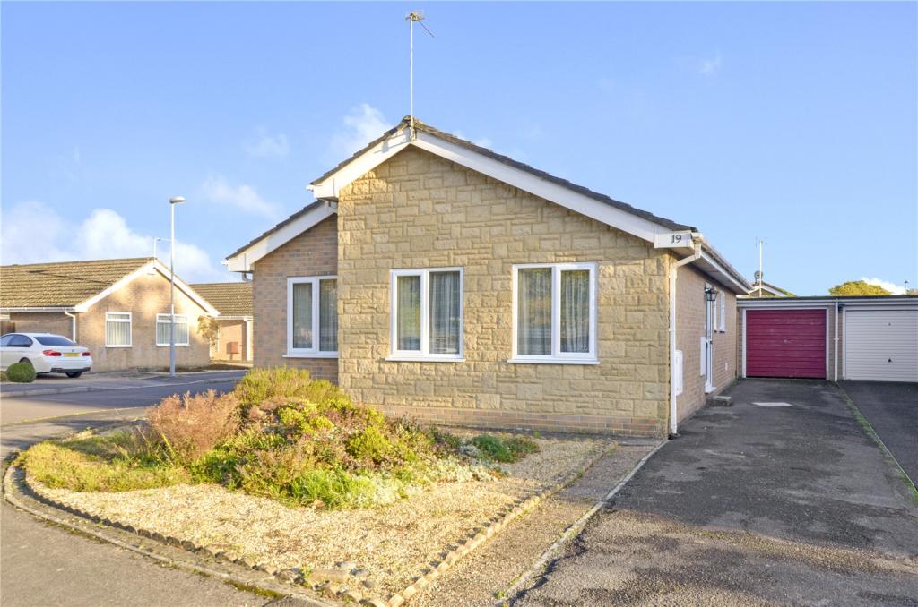 2 bedroom bungalow for sale in Spinners Close, West Moors, Ferndown