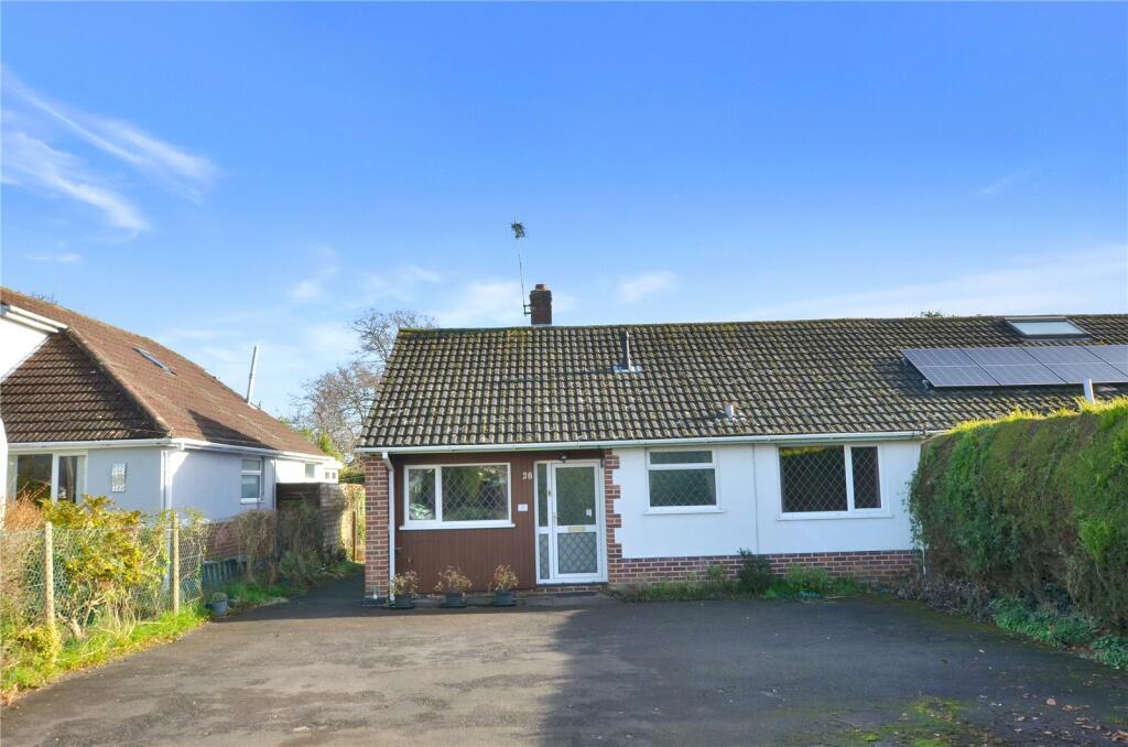 2 bedroom bungalow for sale in Oakhurst Road, West Moors, Ferndown