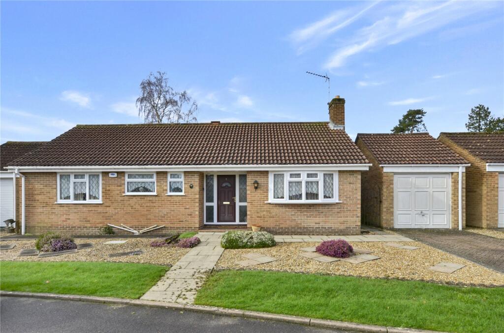 3 bedroom bungalow for sale in Charnwood Close, West Moors, Ferndown