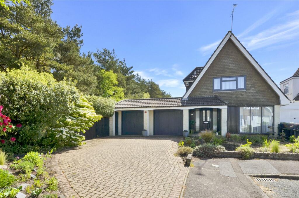 2 bedroom link detached house for sale in Uplands Road, West Moors