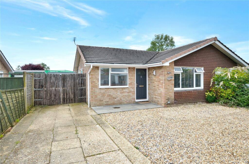 2 bedroom bungalow for sale in Heathfield Road, West Moors, Ferndown