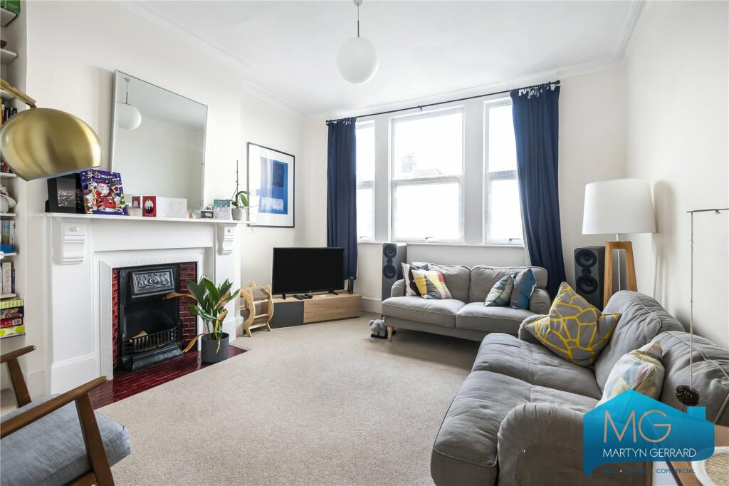 2 bedroom apartment for sale in Long Lane, London, N3