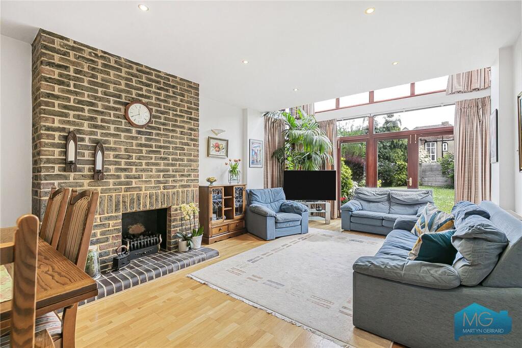Main image of property: Holly Park Gardens, London, N3