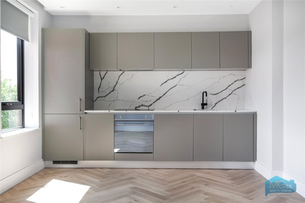 Main image of property: Squires Lane, London, N3