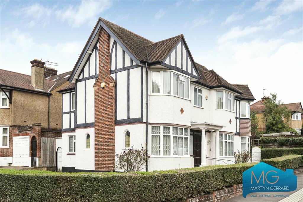 5 bedroom detached house for sale in Beechwood Avenue, London, N3